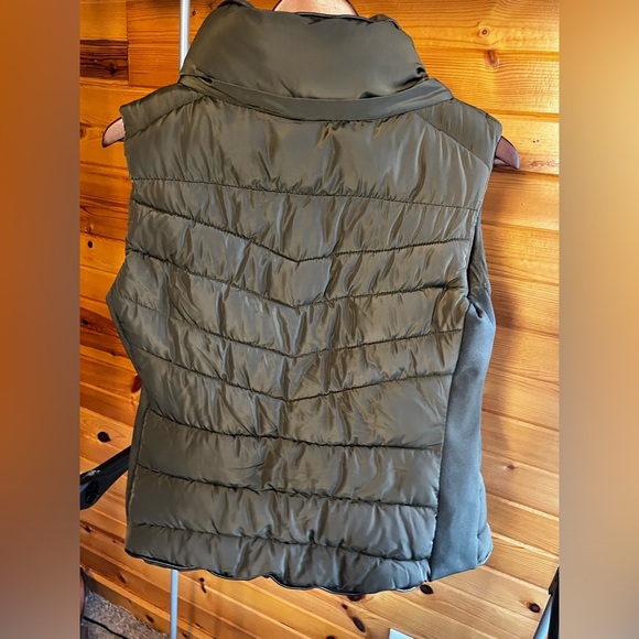 YMI Army green vest Size S - Picture 7 of 14